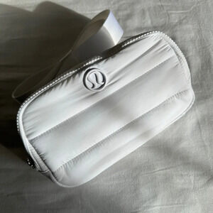 🆕 Lululemon Everywhere Belt Bag Wunder Puff White